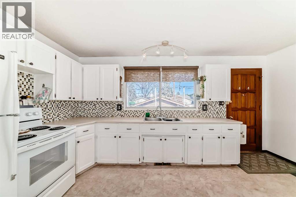 3772 Dover Ridge Drive SE, Calgary, Alberta  T2B 2C9 - Photo 7 - A2300186