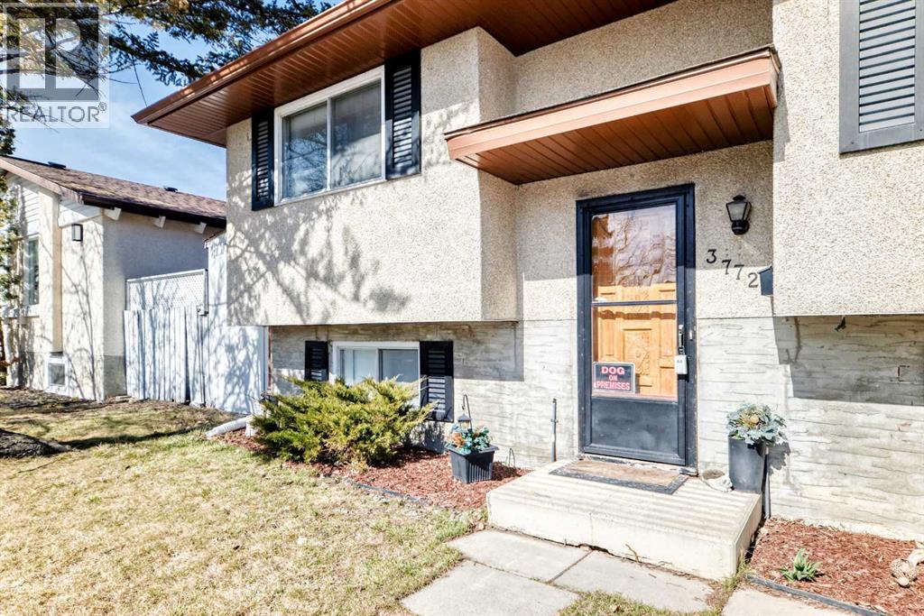 3772 Dover Ridge Drive SE, Calgary, Alberta  T2B 2C9 - Photo 2 - A2300186