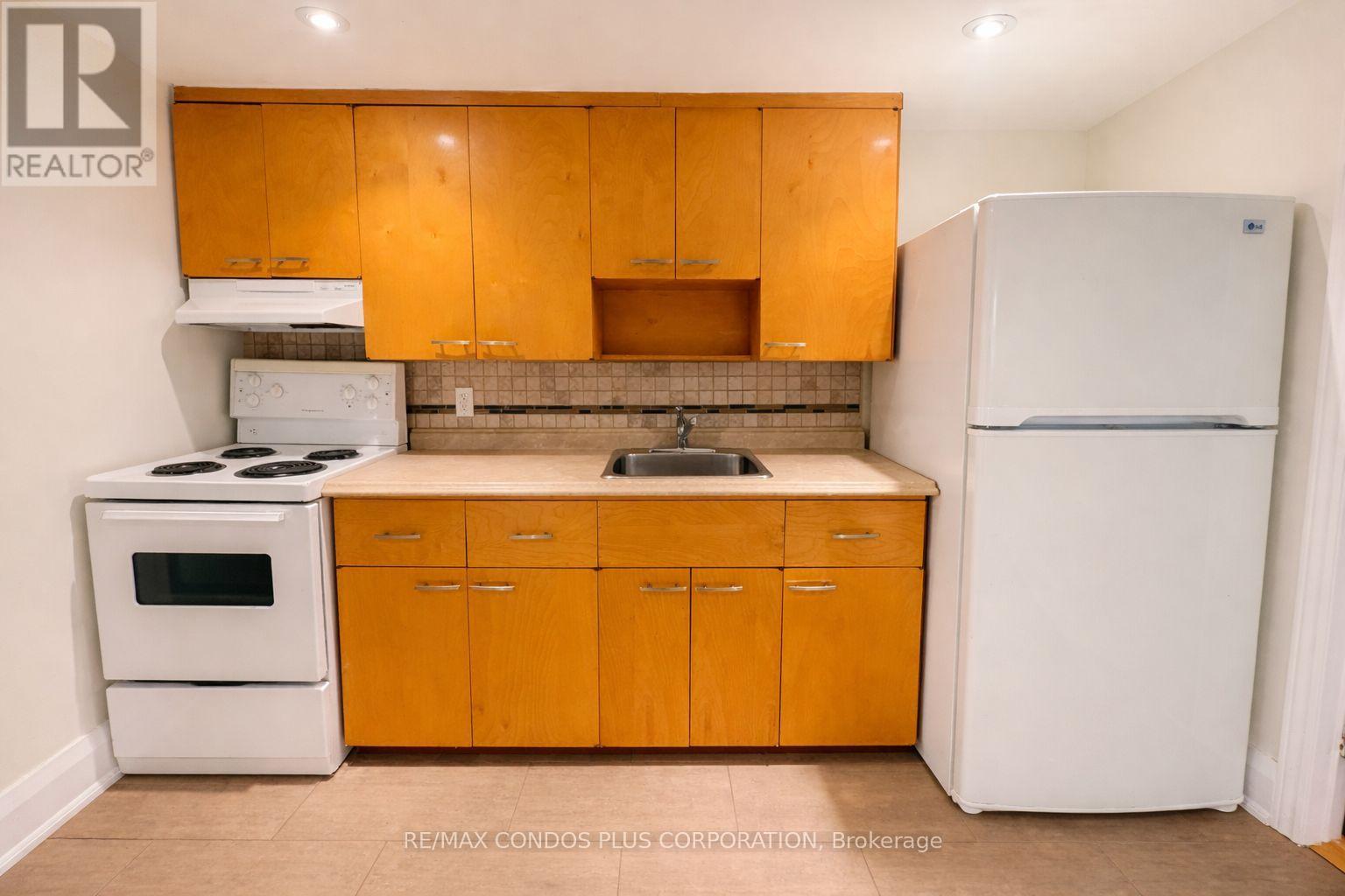 Lower Level - 32 Harrow Drive, Toronto, Ontario  M6M 2X3 - Photo 9 - W12765100