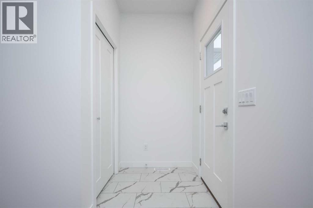 1020 West Lakeview Drive, Chestermere, Alberta  T1X 2T3 - Photo 2 - A2286457