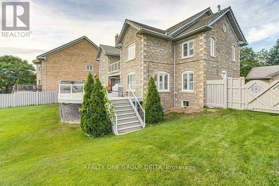 1918 Royal Credit Boulevard, Mississauga, Ontario  L5M 4Y1 - Photo 9 - W12988670