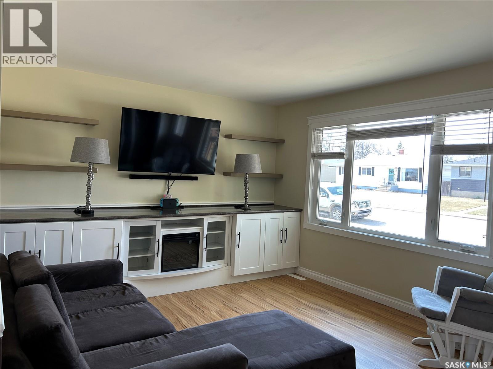 125 4th Avenue Se, Swift Current, Saskatchewan  S9H 3L3 - Photo 2 - SK032706