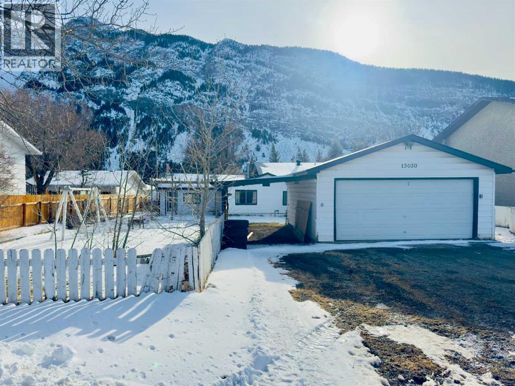 15030 21 Aveunue, Frank, Alberta  T0K 0E0 - Photo 1 - A2297280