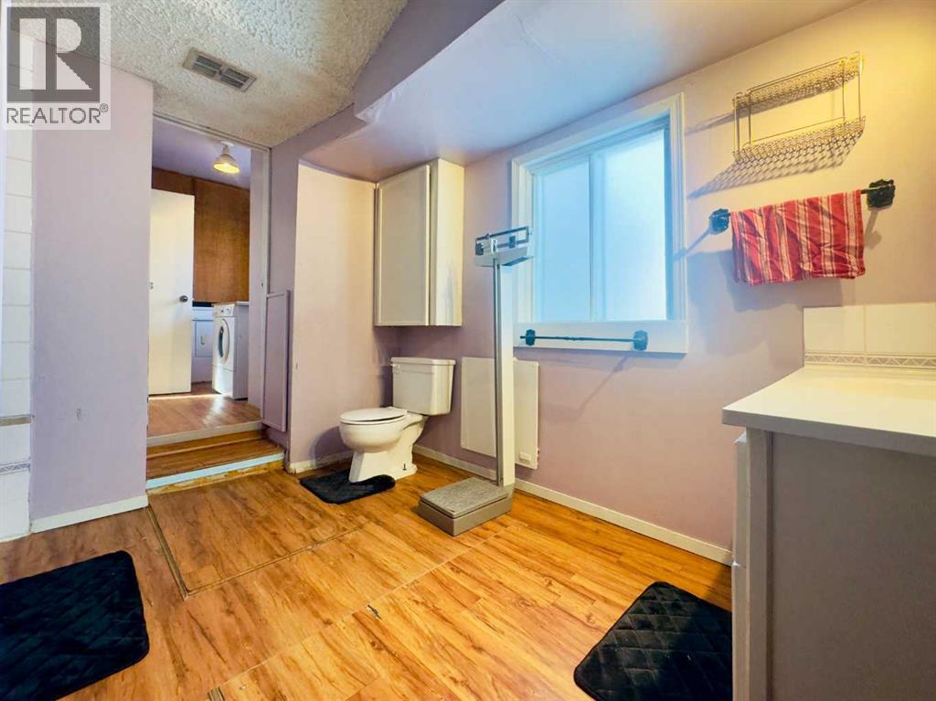 15030 21 Aveunue, Frank, Alberta  T0K 0E0 - Photo 13 - A2297280