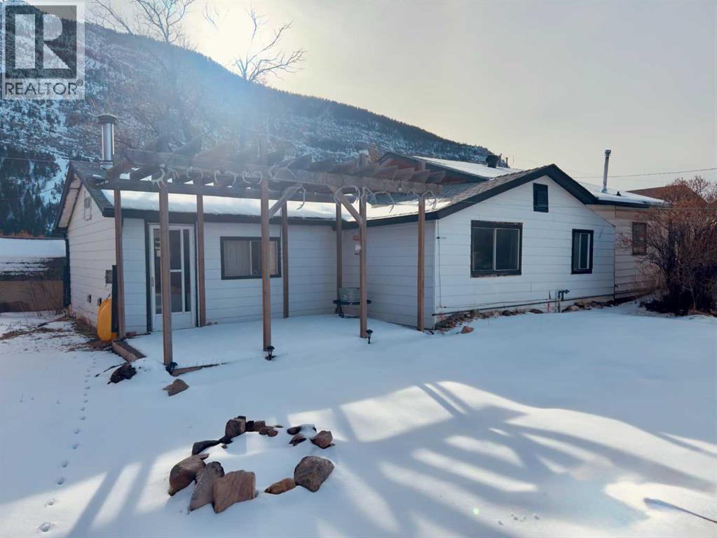 15030 21 Aveunue, Frank, Alberta  T0K 0E0 - Photo 6 - A2297280