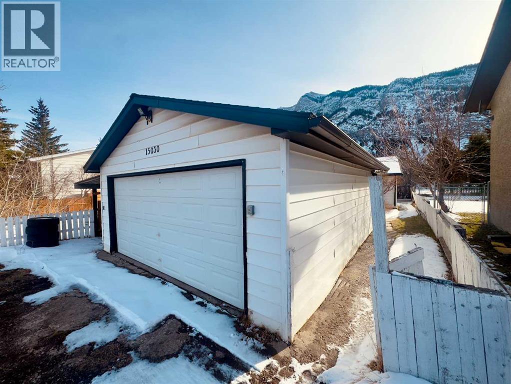 15030 21 Aveunue, Frank, Alberta  T0K 0E0 - Photo 3 - A2297280