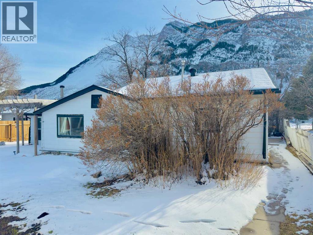 15030 21 Aveunue, Frank, Alberta  T0K 0E0 - Photo 5 - A2297280