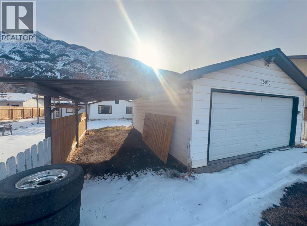 15030 21 Aveunue, Frank, Alberta  T0K 0E0 - Photo 2 - A2297280