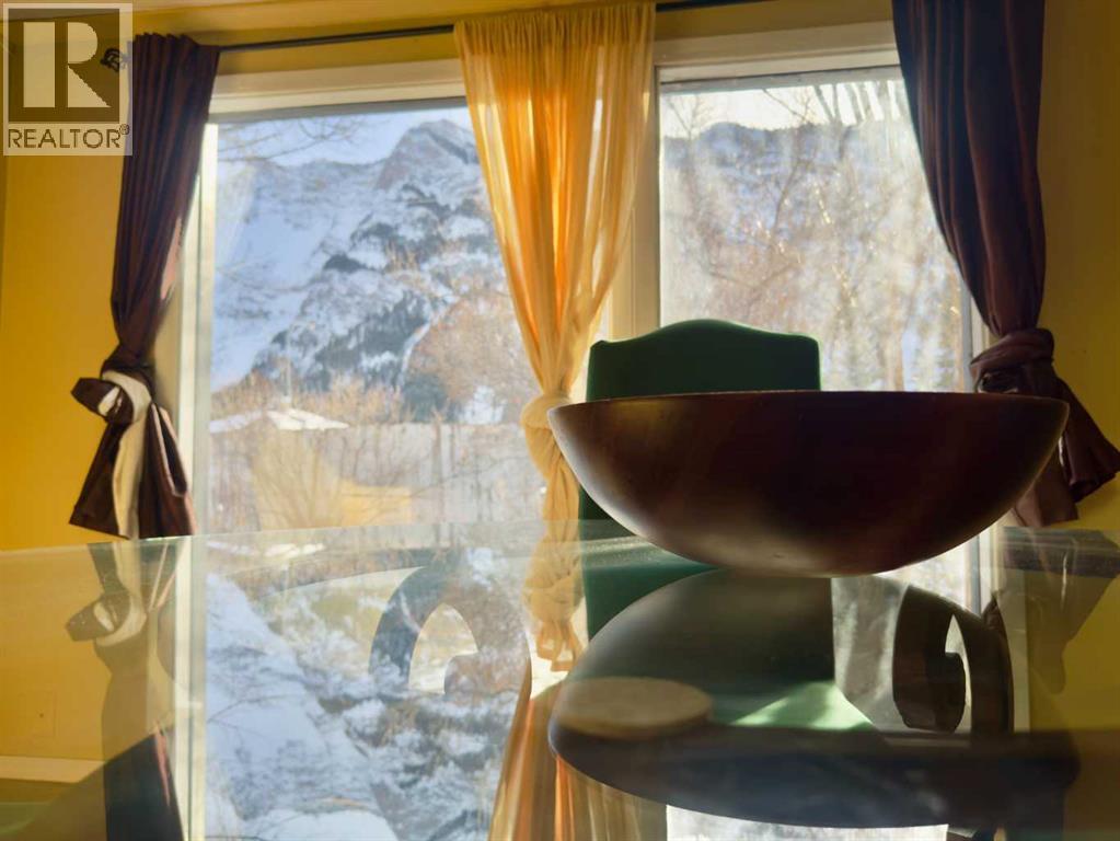 15030 21 Aveunue, Frank, Alberta  T0K 0E0 - Photo 10 - A2297280