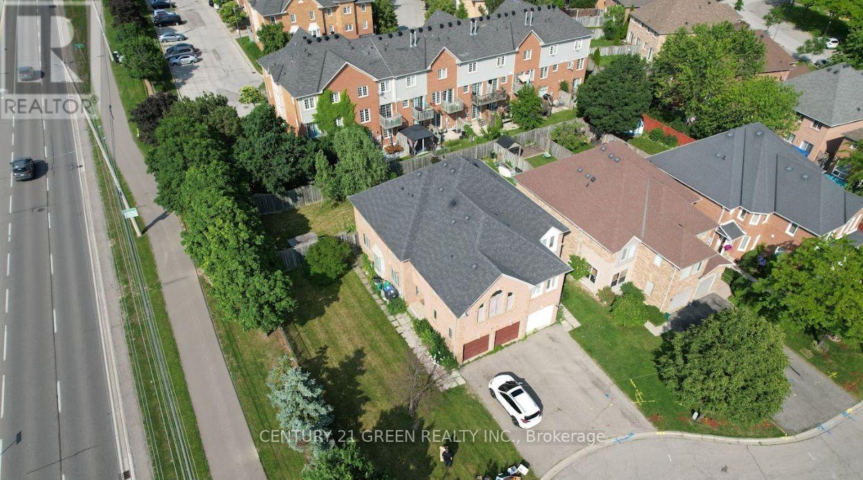 6991 Roundwood Court, Mississauga, Ontario  L5N 6X9 - Photo 2 - W12959718