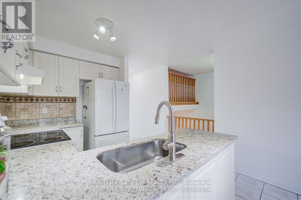 15 Bowler Street, Aurora, Ontario  L4G 7J2 - Photo 11 - N12988698