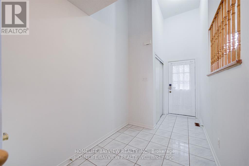 15 Bowler Street, Aurora, Ontario  L4G 7J2 - Photo 4 - N12988698