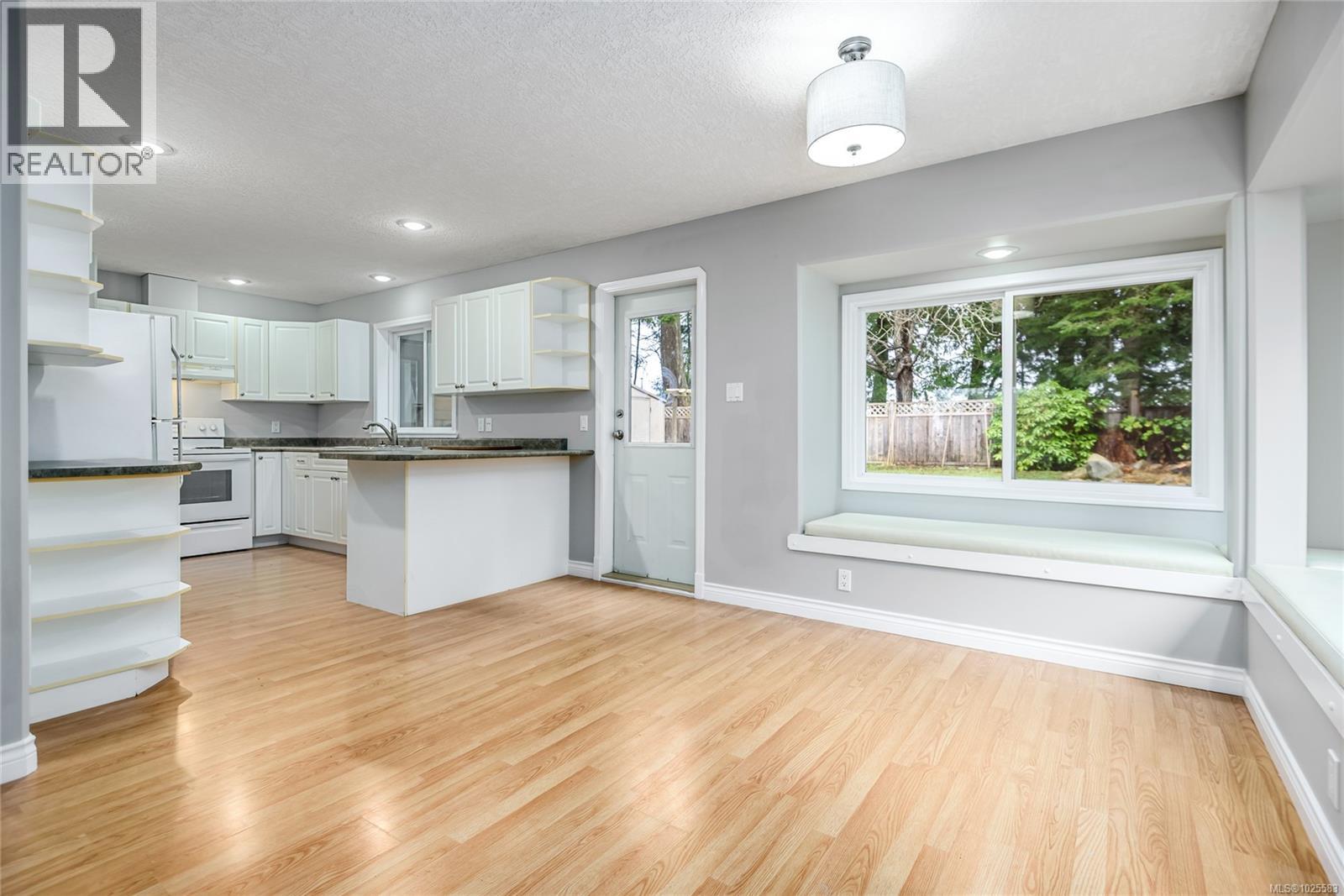 2260 Tamarack Dr, Courtenay, British Columbia  V9N 9C1 - Photo 10 - 1025583