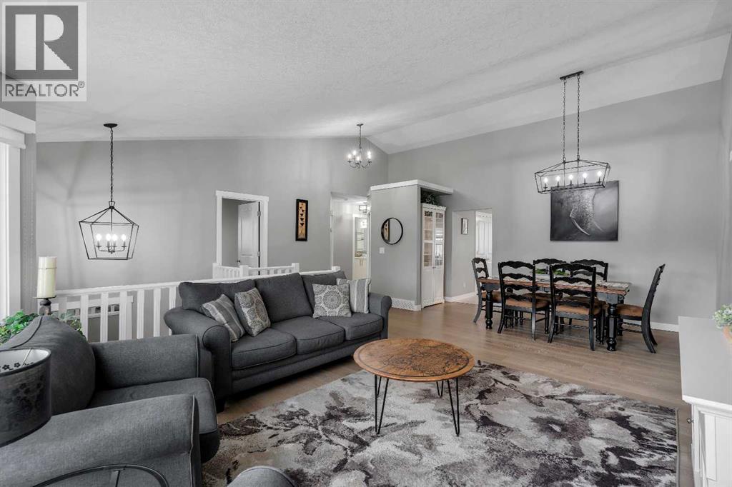 54 Hidden Vale Court Nw, Calgary, Alberta  T3A 5B5 - Photo 4 - A2299833