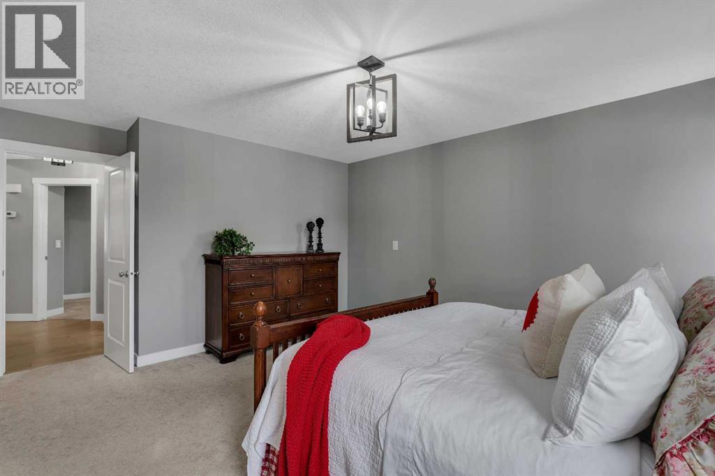 54 Hidden Vale Court Nw, Calgary, Alberta  T3A 5B5 - Photo 19 - A2299833