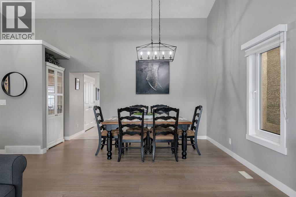 54 Hidden Vale Court Nw, Calgary, Alberta  T3A 5B5 - Photo 7 - A2299833