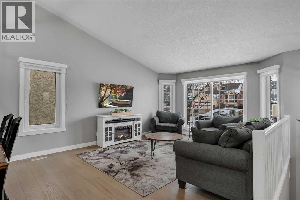 54 Hidden Vale Court Nw, Calgary, Alberta  T3A 5B5 - Photo 3 - A2299833