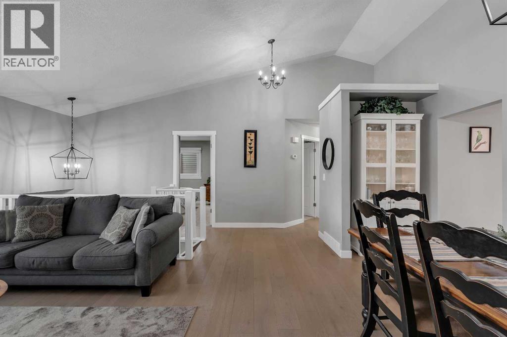 54 Hidden Vale Court Nw, Calgary, Alberta  T3A 5B5 - Photo 5 - A2299833