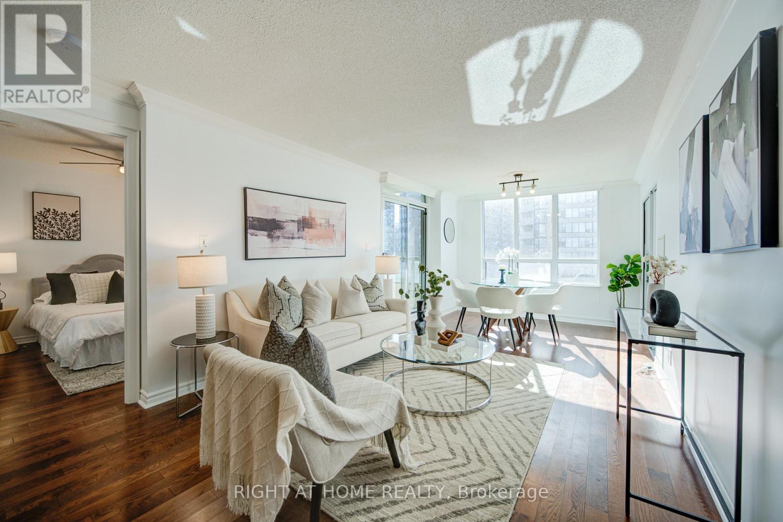 211 - 335 Rathburn Road W, Mississauga, Ontario  L5B 0C8 - Photo 16 - W12988706