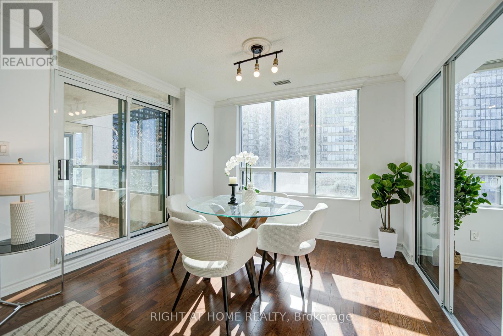 211 - 335 Rathburn Road W, Mississauga, Ontario  L5B 0C8 - Photo 17 - W12988706