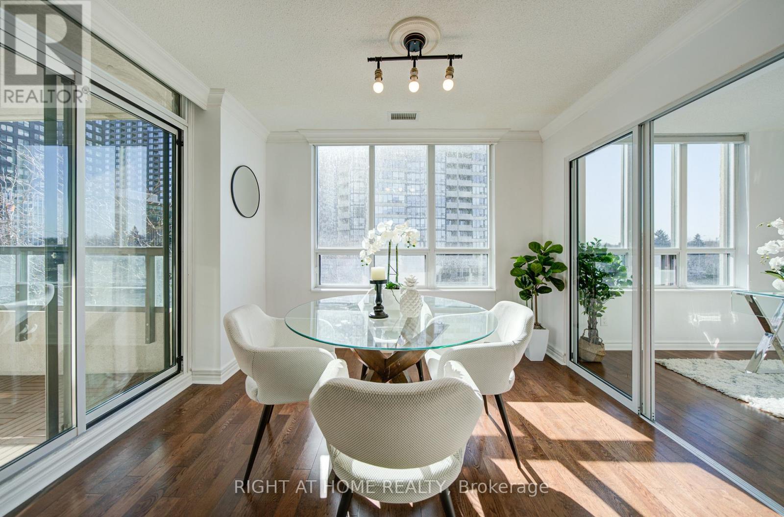 211 - 335 Rathburn Road W, Mississauga, Ontario  L5B 0C8 - Photo 18 - W12988706