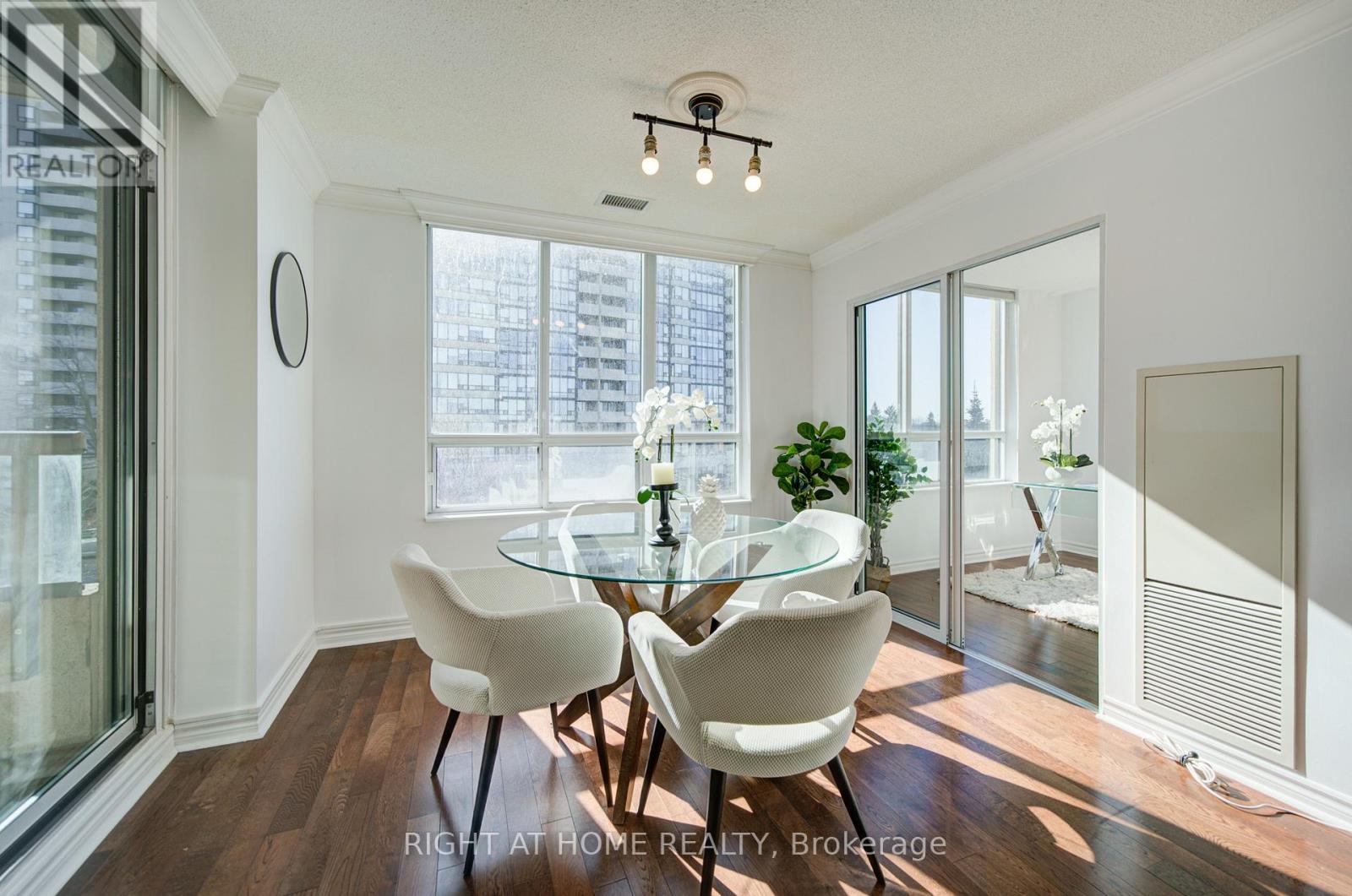 211 - 335 Rathburn Road W, Mississauga, Ontario  L5B 0C8 - Photo 19 - W12988706