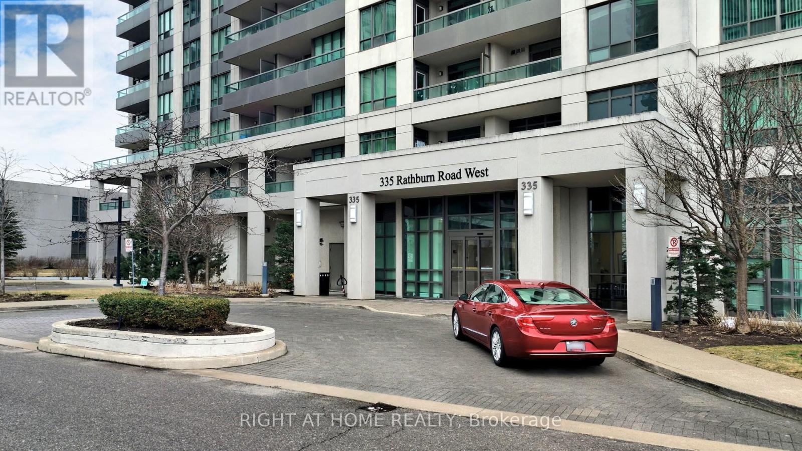 211 - 335 Rathburn Road W, Mississauga, Ontario  L5B 0C8 - Photo 2 - W12988706