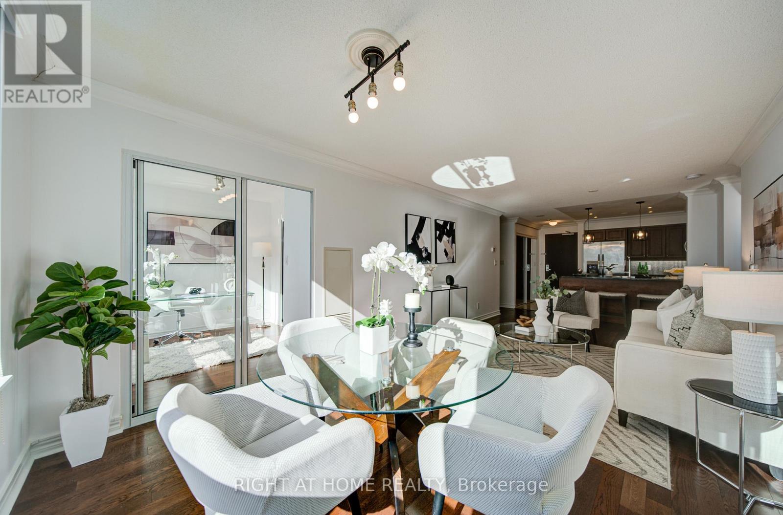 211 - 335 Rathburn Road W, Mississauga, Ontario  L5B 0C8 - Photo 20 - W12988706