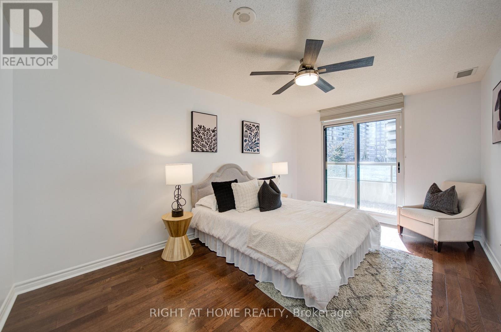 211 - 335 Rathburn Road W, Mississauga, Ontario  L5B 0C8 - Photo 21 - W12988706