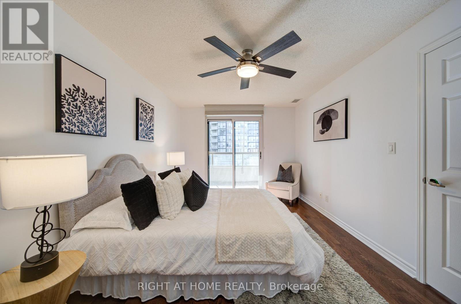 211 - 335 Rathburn Road W, Mississauga, Ontario  L5B 0C8 - Photo 22 - W12988706