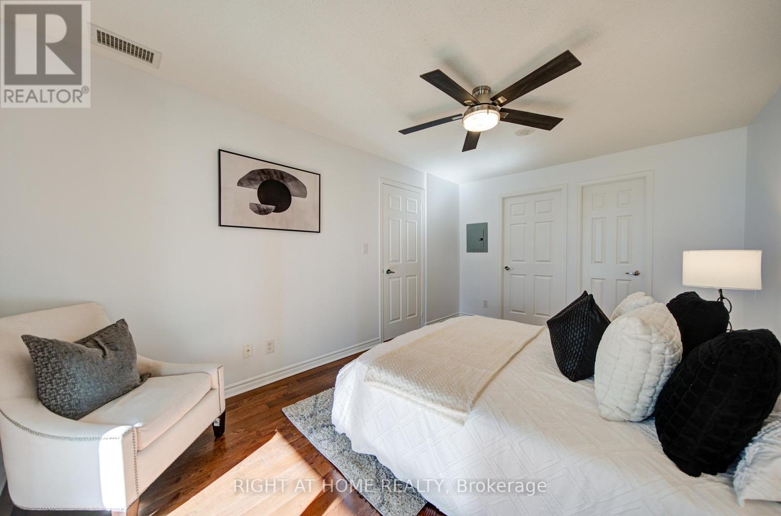 211 - 335 Rathburn Road W, Mississauga, Ontario  L5B 0C8 - Photo 25 - W12988706