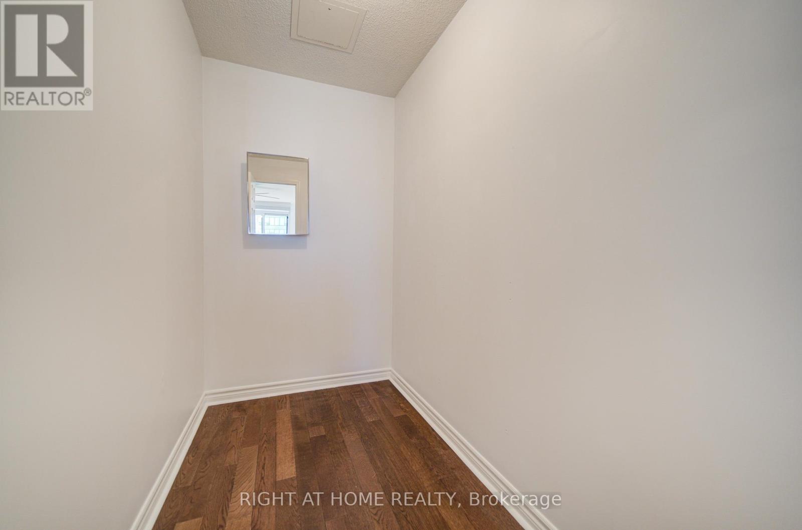 211 - 335 Rathburn Road W, Mississauga, Ontario  L5B 0C8 - Photo 26 - W12988706