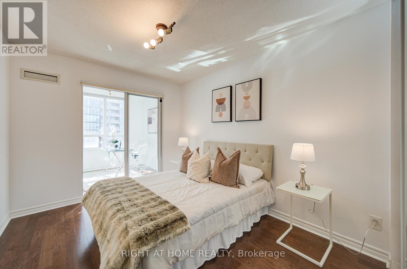 211 - 335 Rathburn Road W, Mississauga, Ontario  L5B 0C8 - Photo 29 - W12988706