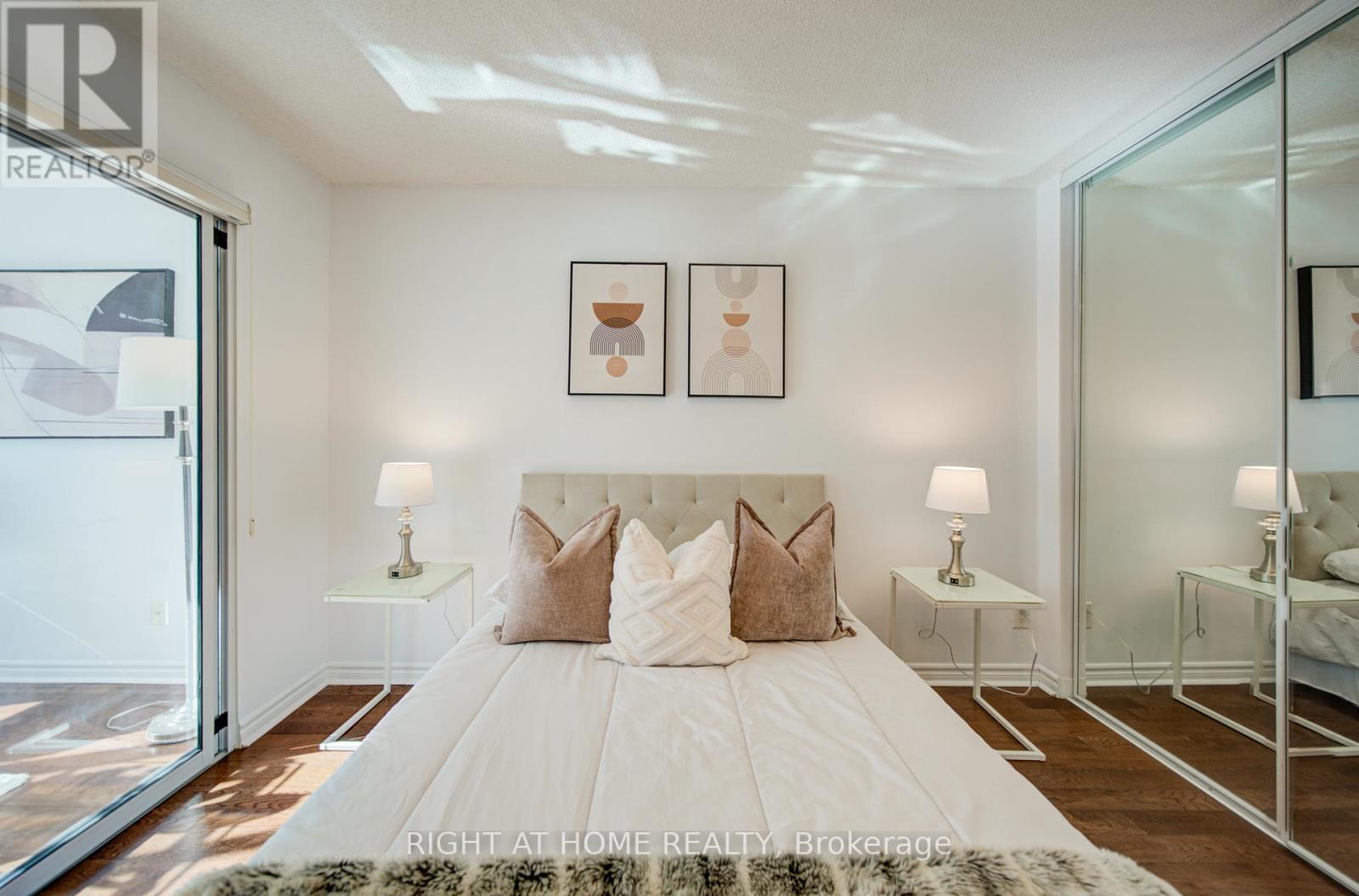 211 - 335 Rathburn Road W, Mississauga, Ontario  L5B 0C8 - Photo 31 - W12988706