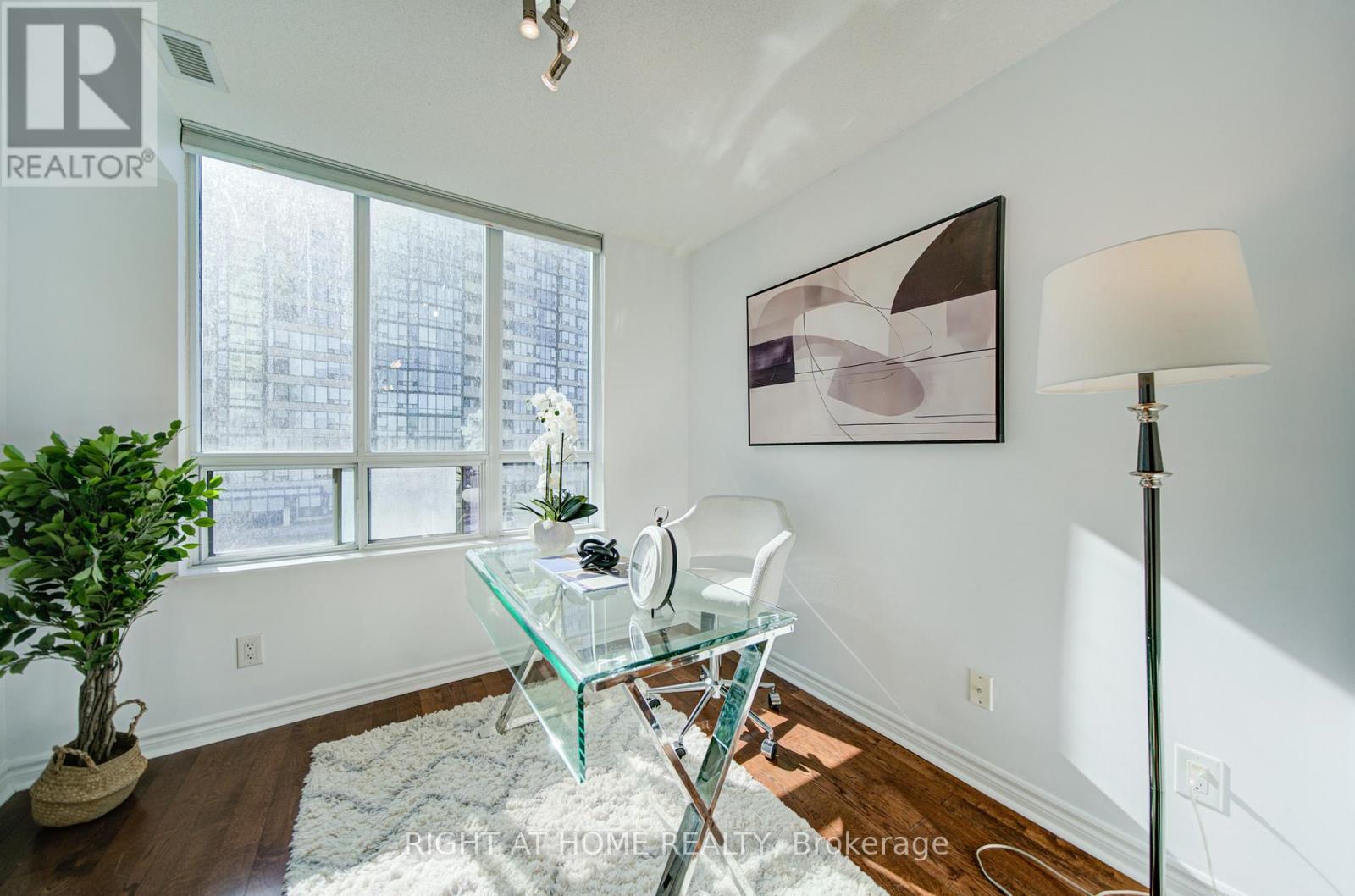 211 - 335 Rathburn Road W, Mississauga, Ontario  L5B 0C8 - Photo 33 - W12988706