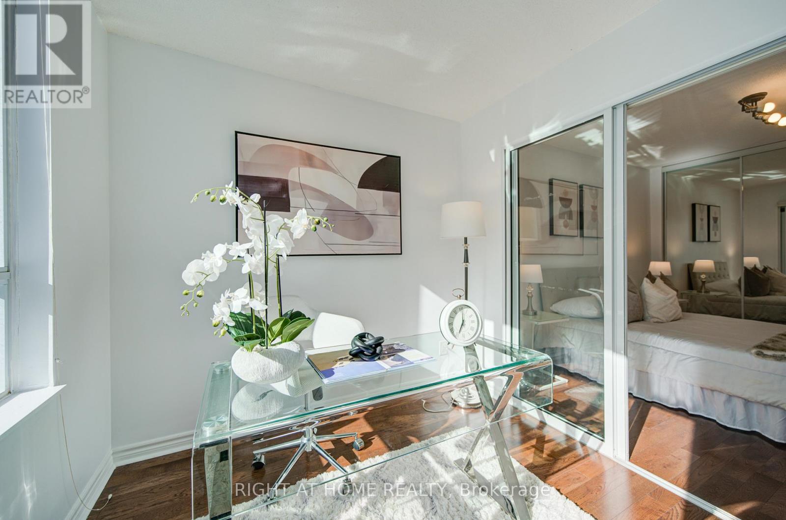 211 - 335 Rathburn Road W, Mississauga, Ontario  L5B 0C8 - Photo 35 - W12988706