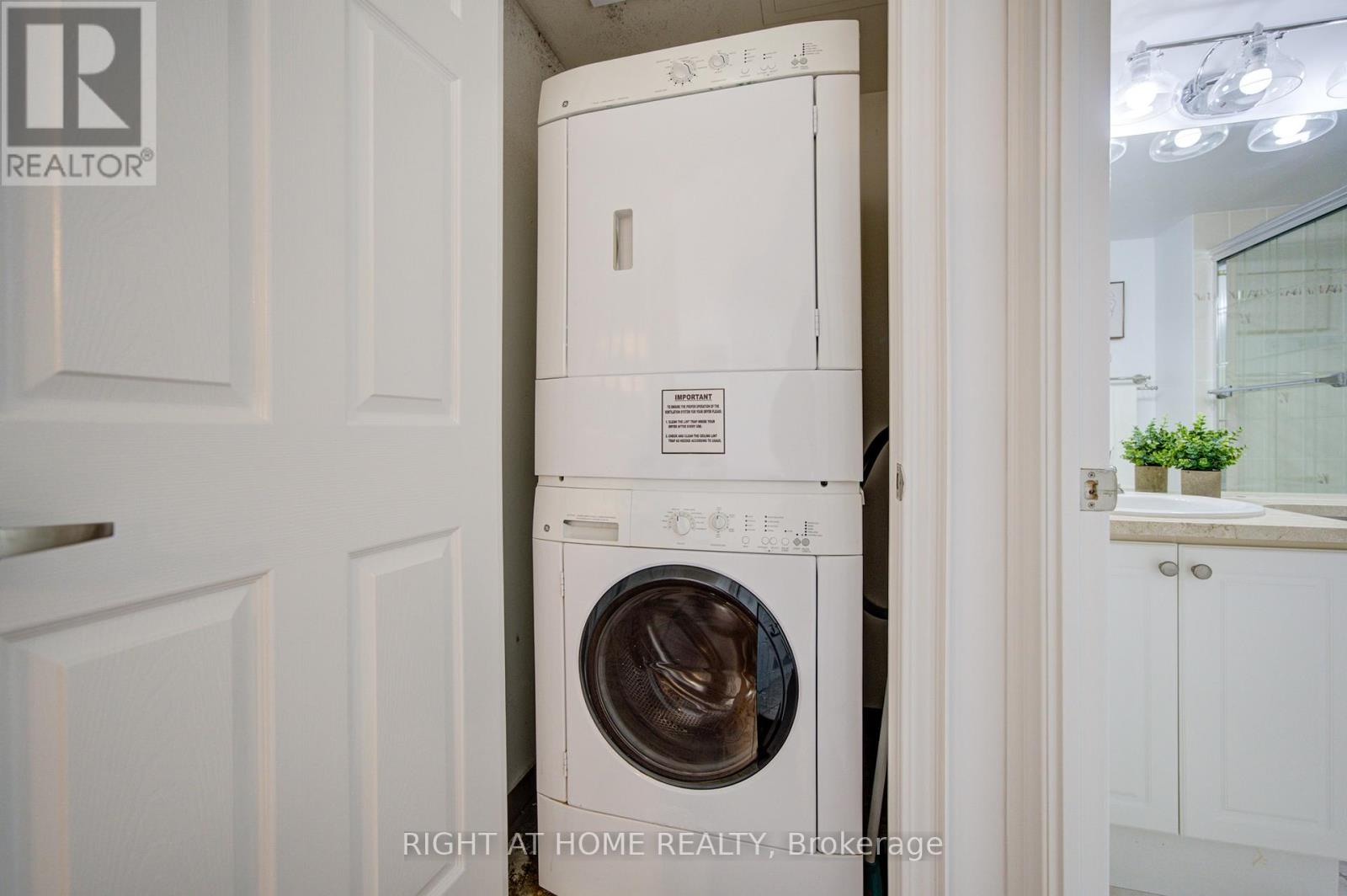 211 - 335 Rathburn Road W, Mississauga, Ontario  L5B 0C8 - Photo 37 - W12988706