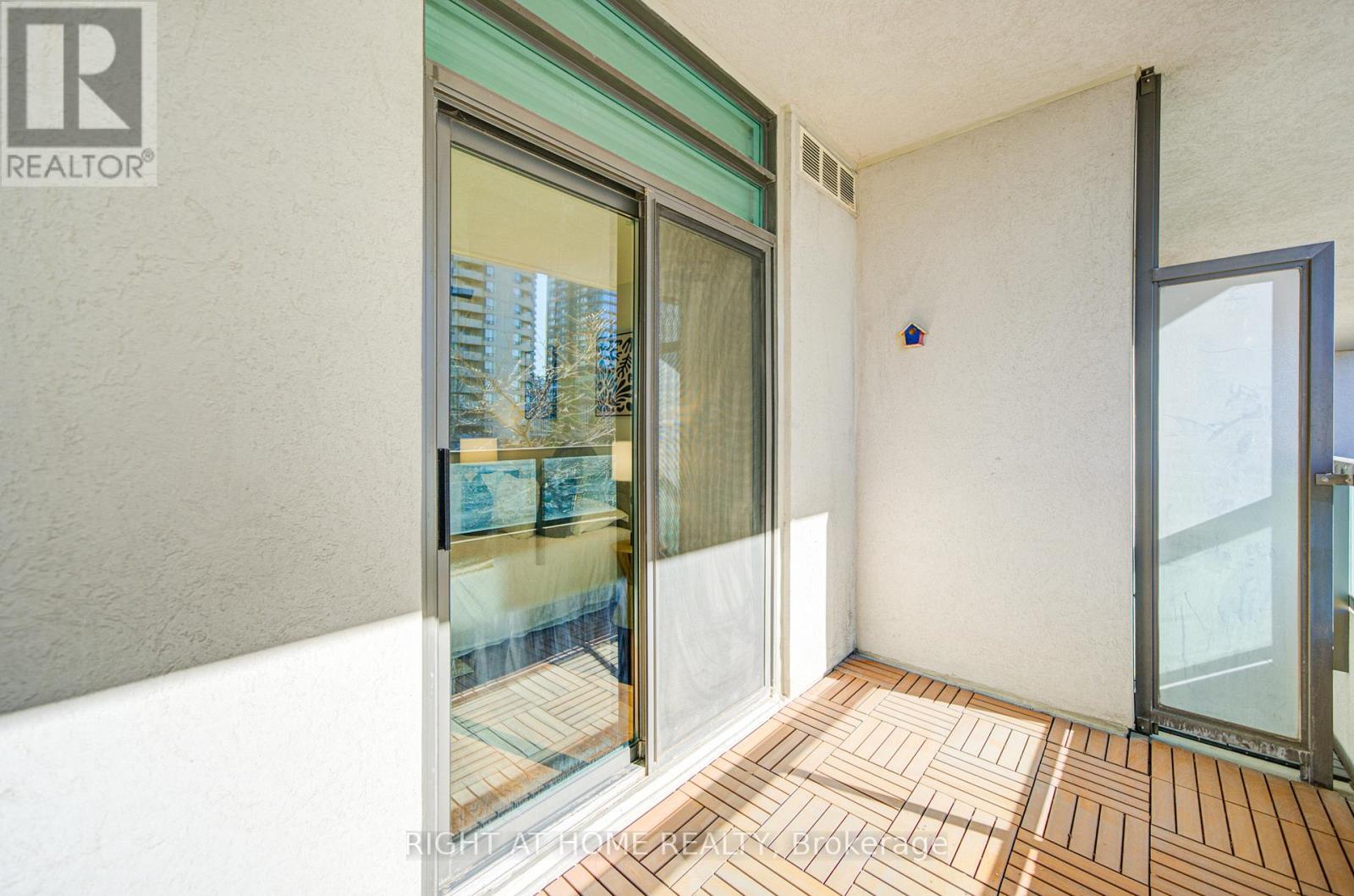 211 - 335 Rathburn Road W, Mississauga, Ontario  L5B 0C8 - Photo 39 - W12988706