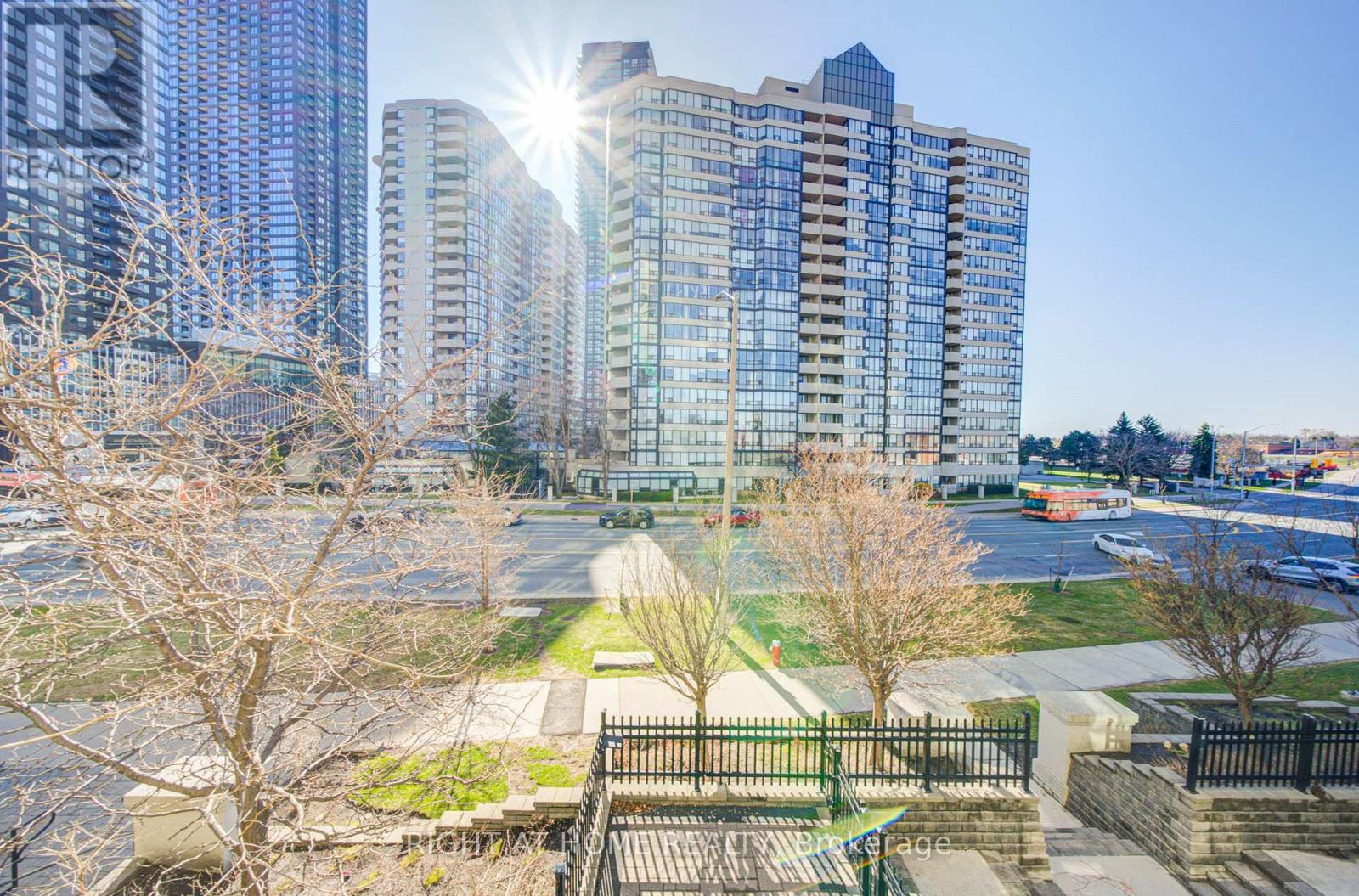 211 - 335 Rathburn Road W, Mississauga, Ontario  L5B 0C8 - Photo 42 - W12988706