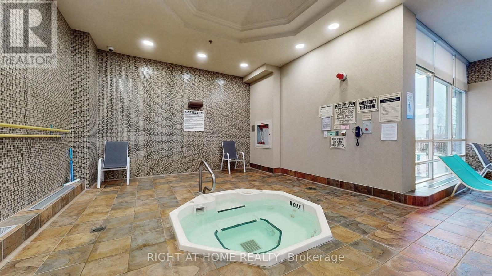 211 - 335 Rathburn Road W, Mississauga, Ontario  L5B 0C8 - Photo 46 - W12988706