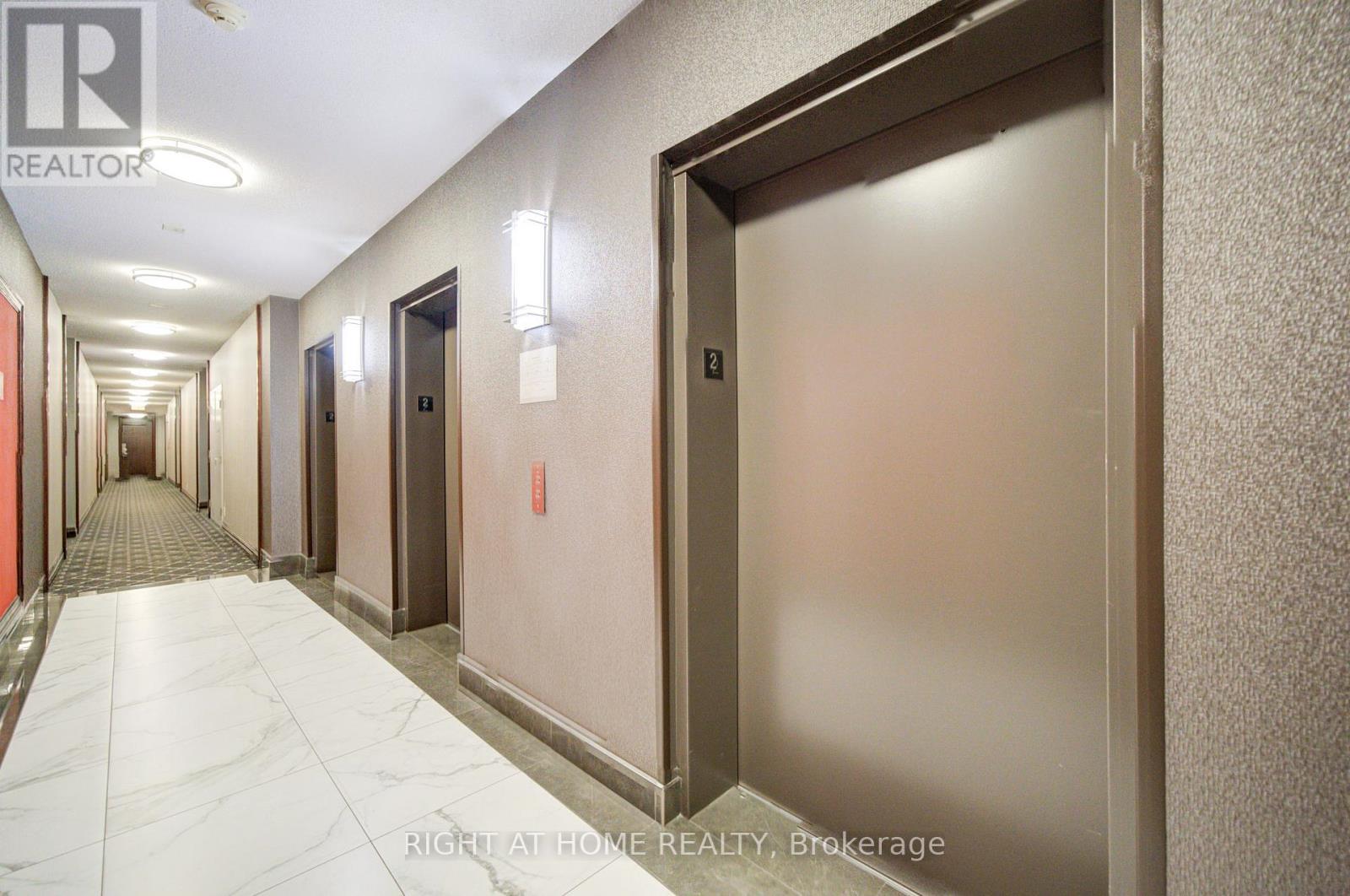 211 - 335 Rathburn Road W, Mississauga, Ontario  L5B 0C8 - Photo 5 - W12988706