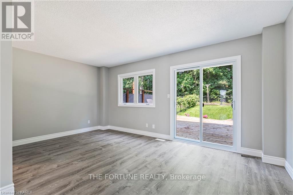 293 Grandtrunk Avenue E, Kingston, Ontario  K7M 9E2 - Photo 8 - X12980404