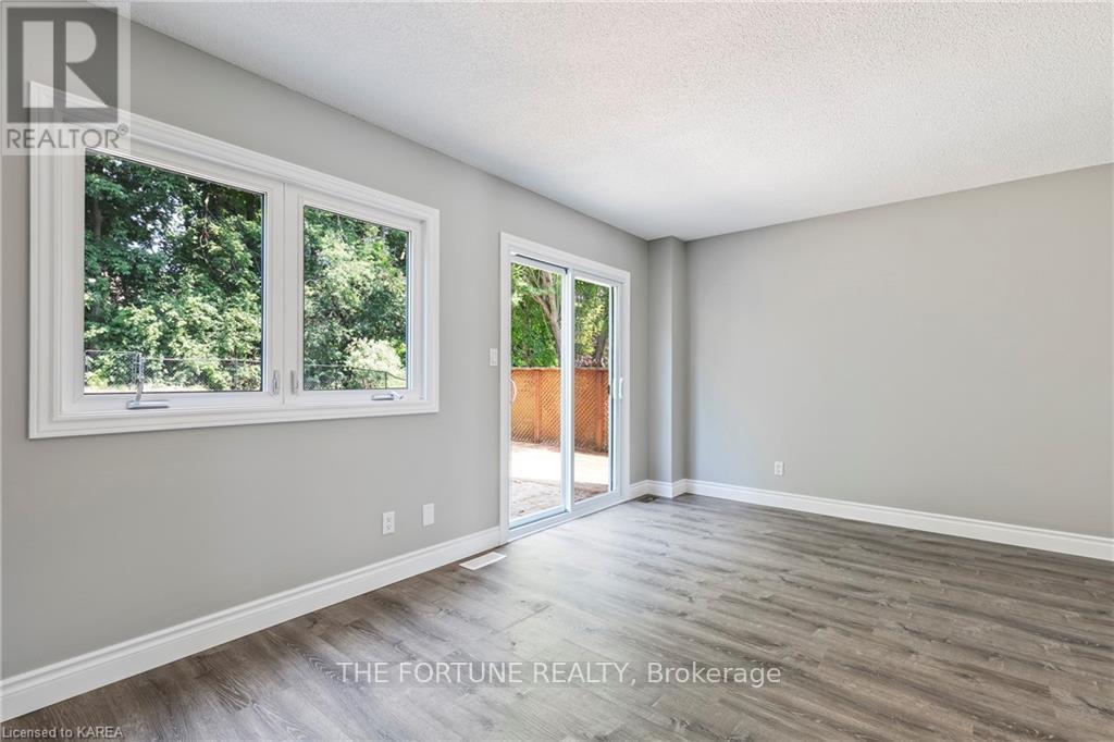 293 Grandtrunk Avenue E, Kingston, Ontario  K7M 9E2 - Photo 9 - X12980404