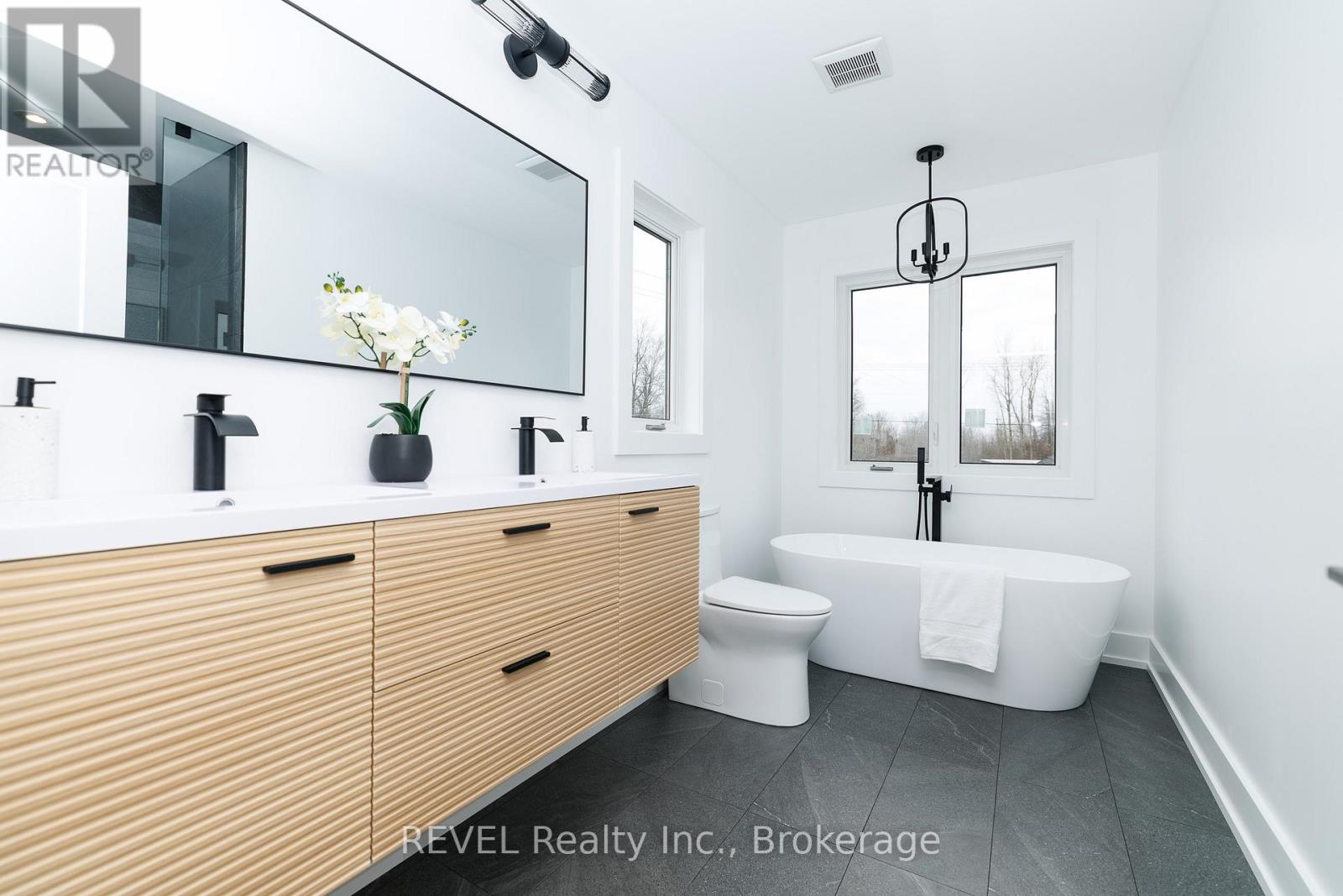 1129 Dipietro Street, Fort Erie, Ontario  L2A 4J4 - Photo 21 - X12988724