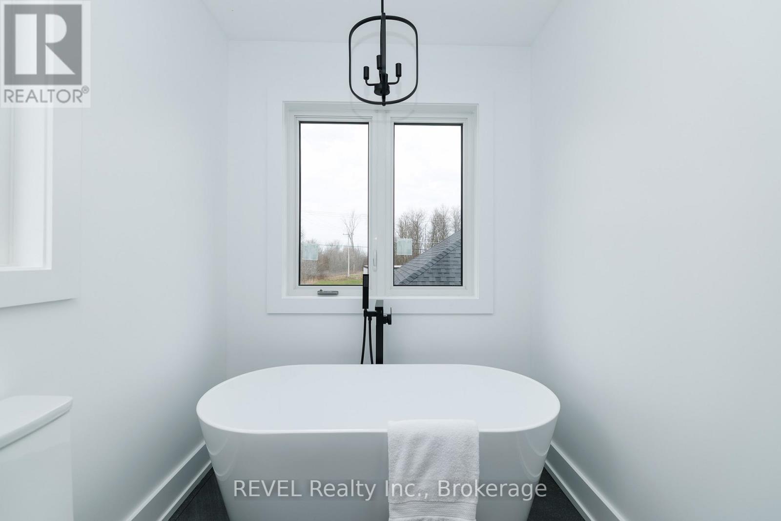 1129 Dipietro Street, Fort Erie, Ontario  L2A 4J4 - Photo 22 - X12988724