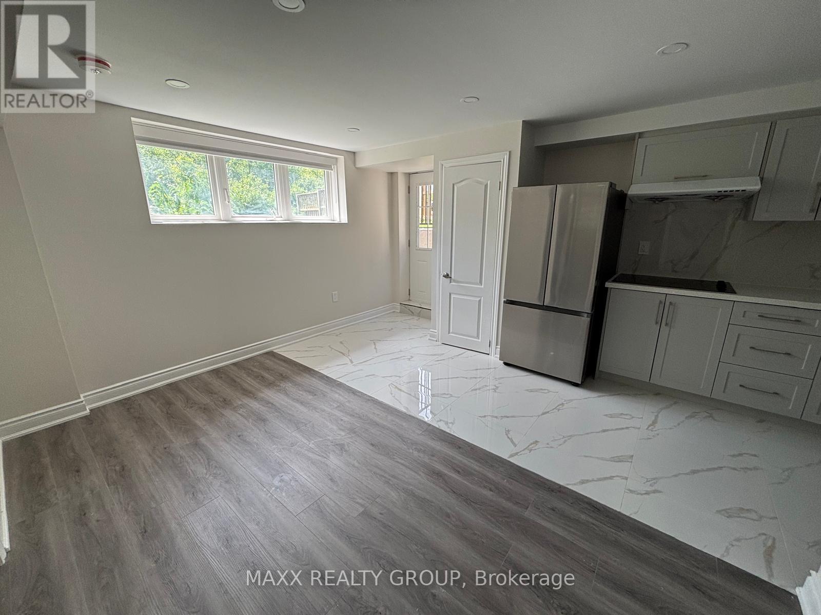 178 Cottonwood Crescent, Welland, Ontario  L3B 0J4 - Photo 4 - X12988714