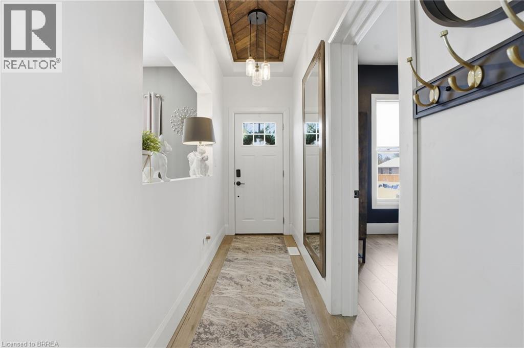 92 Walnut Street, Brantford, Ontario  N3T 1H4 - Photo 2 - 40819379