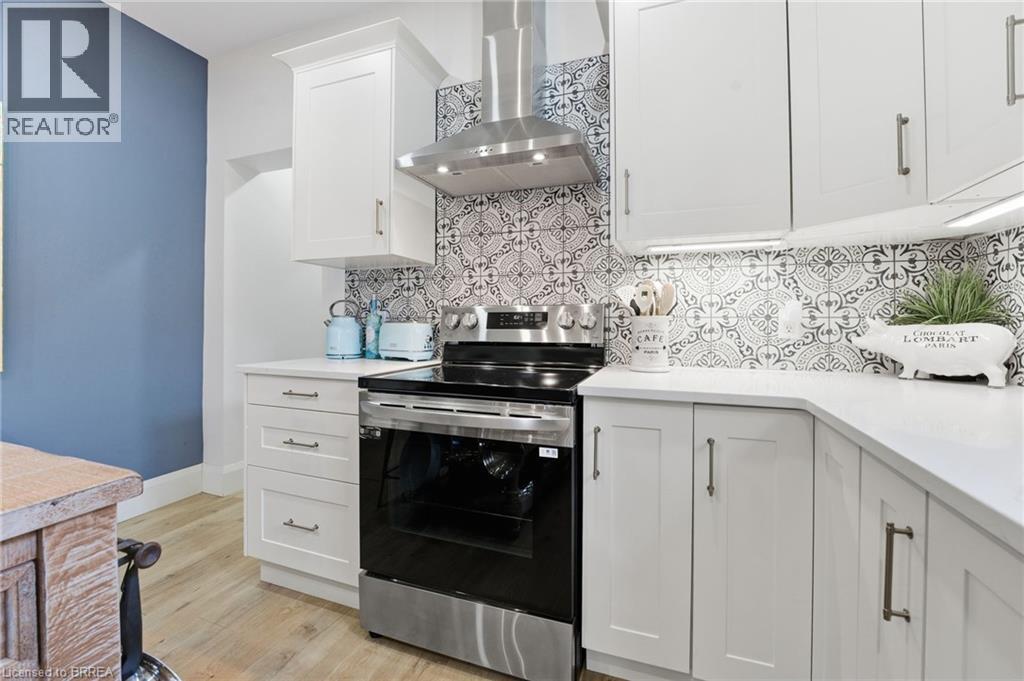 92 Walnut Street, Brantford, Ontario  N3T 1H4 - Photo 11 - 40819379