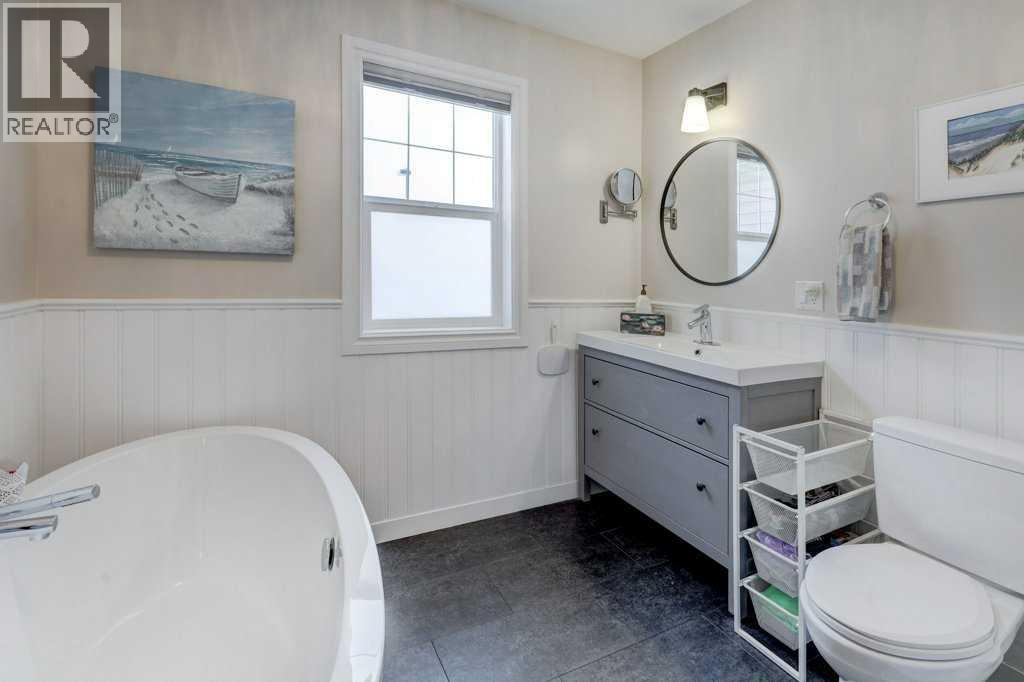 2033 Sagewood Point Sw, Airdrie, Alberta  T4b 3P1 - Photo 17 - A2293088