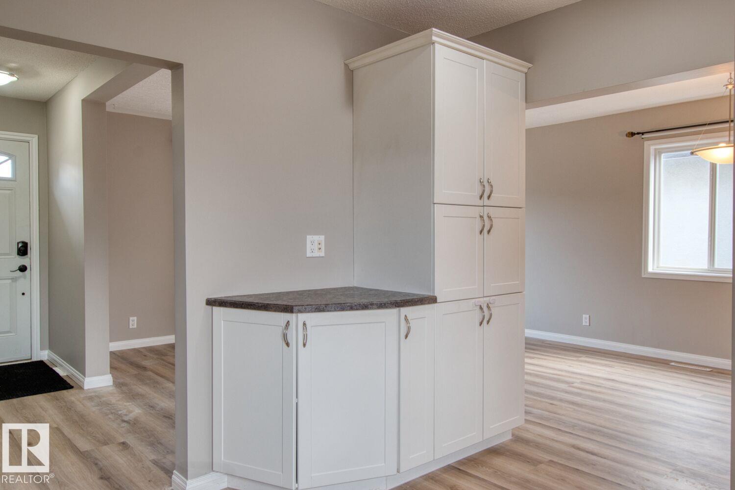 8916 148 St Nw, Edmonton, Alberta  T5R 1A1 - Photo 7 - E4481986